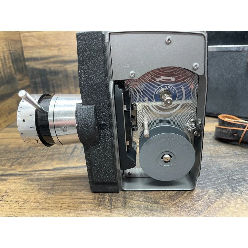 Bell‎ & Howell Electric Eye 8mm Movie Camera Made USA Serial AY-22477 Case VTG